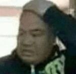 图片中显示一名男子，他用一只手扶着额头，面部表情显得苦恼和无奈，背景模糊，无法清晰辨认具体环境。整体给人一种遇到烦心事或感到疲惫的感觉。