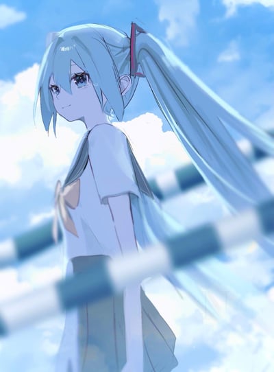 画面呈现的是虚拟歌手初音未来的同人插画：她有着标志性的冰蓝色双马尾，身着浅色系水手服，站在带有栏杆的高处平台（类似天台），背景是澄澈的蓝天与蓬松的白云。初音未来侧头回望镜头方向，眼角挂着晶莹的泪珠，却露出淡淡的温柔微笑，整体氛围带着伤感又释然的离别感，仿佛在和重要的人做温柔的告别。
