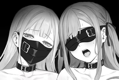 黑白动漫风格插画，描绘了两个并排站立的长发少女。左侧少女佩戴着带有金属扣的黑色口罩，眼神略带忧郁，额头上有汗珠；右侧少女佩戴着同样带有金属扣的黑色眼罩，嘴巴张开，似乎在惊讶地呼喊，同样有汗珠从脸颊滑落。两人都戴着黑色项圈，整体氛围神秘又略带紧张感。