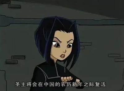 这是经典动画《成龙历险记》的截图，图中角色小玉有着深色短发，身着黑色上衣，表情严肃，手掌摊开，正传递关键信息。画面下方的字幕显示“圣主将会在中国的农历新年之际复活”，这个场景是剧中的重要剧情节点，点明了反派圣主复活的时间，让剧情的紧张感瞬间提升，是推动剧情发展的关键内容。