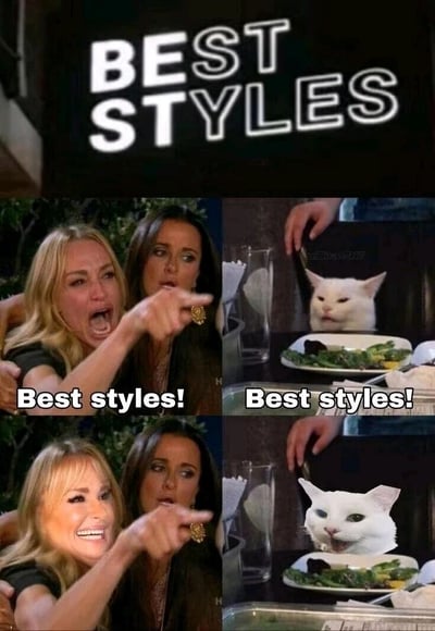 这是一张四格拼接的合成梗图，顶部配有白色醒目文字“BEST STYLES”。图片分为上下两组对比内容：左上是美国真人秀《比弗利娇妻》中的金发女性泰勒·阿姆斯特朗，她表情激动、大张着嘴，配文“Best styles!”；右侧是坐在餐桌前的白猫咪Smudge，表情平淡呆滞，同样配文“Best styles!”。左下的泰勒·阿姆斯特朗变为笑容灿烂的开心表情，依然手指前方配文“Best styles!”；右下的白猫咪则变为张嘴露舌的兴奋模样，也配文“Best styles!”。整图通过人物与猫咪前后表情的强烈反差，幽默地表现出对“最佳风格”从平淡到认可的态度转变，是基于经典“吵架猫”梗图模板改编的内容。