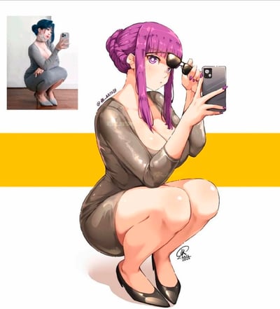 这是一张包含真人照片与二次元插画的对比改图，左上角是一位蓝发真人女性的蹲姿自拍，她身着灰色紧身包臀裙、浅口高跟鞋，手持手机对着镜头；右侧是画师以此为原型，将形象替换为《葬送的芙莉莲》中的角色菲伦的二次元创作，菲伦保留原姿势，紫发盘起、佩戴单边墨镜，身着同款服饰，以日系二次元画风完美还原原照片的姿态与服装细节，画风细腻，突出了角色的清冷气质。