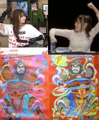 这是一张四格拼接的趣味玩梗图，左上与右上是两位日本女艺人（推测为声优）在节目/直播中的动作画面，两人分别做出双手握持长械的姿势；左下与右下是中国传统民俗中的门神画像，门神同样手持长械，姿势与上方的女艺人高度对应。图中通过将真人动作与传统门神姿态完美匹配，制造出搞笑的反差感，属于创意类的二次创作拼贴。
左上T恤可见部分英文文字："1 first rule of is you feed or"，还有计时牌显示"4:50"。