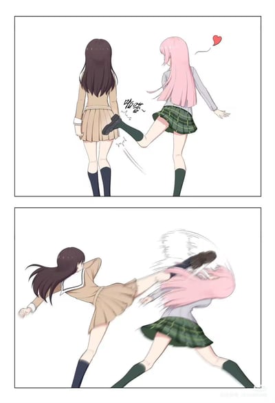 这是一组两格的二次元二创漫画，改编自《BanG Dream! It's MyGO!!!!!》的角色千早爱音与高松灯的互动：
- 第一格：粉发的千早爱音带着调皮的心态（头顶的爱心气泡体现亲昵感），抬腿踢向棕发的高松灯的屁股，配拟声词“啪嗒~”，动作充满恶作剧感。
- 第二格：高松灯立刻回身，以更大的动作幅度一脚踢向千早爱音，形成“恶作剧反被反击”的搞笑反差，画面充满趣味。
无谐音梗、双关或暗示内容，是粉丝创作的CP向搞笑打闹场景。