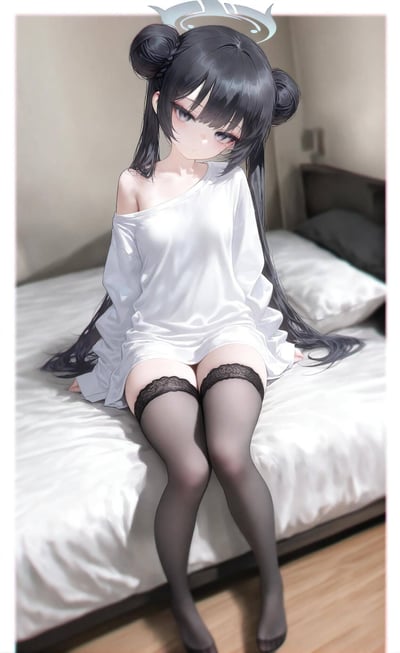 这是一张AI生成的二次元同人插画，描绘了手游《蔚蓝档案》中的角色妃咲。她坐在卧室的床沿上，身着宽松的白色露肩上衣，搭配带有蕾丝边的黑色过膝丝袜，头发梳成双丸子头并垂下两缕长发，头顶的标志性光环柔和呈现。妃咲眼神低垂，表情带着淡淡的慵懒与疏离感，身体放松地倚靠，整体画面氛围静谧柔和，没有双关、谐音梗或暗示类内容。
