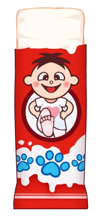 这是一张趣味P图作品，将旺旺品牌的经典卡通形象旺仔与类似碎冰冰的冰棍包装结合。画面里的旺仔双手叉腰，开心地抬起一只脚，脚的位置刚好和包装顶端露出的奶白色“冰棍”部分重合，视觉上仿佛这根冰棍就是旺仔的脚；包装下方的奶白色图案中还添加了蓝色的脚型印，整体通过视觉错位的方式，把食品包装和卡通形象进行创意融合，制造出搞笑、新奇的效果，没有谐音或双关类的梗。