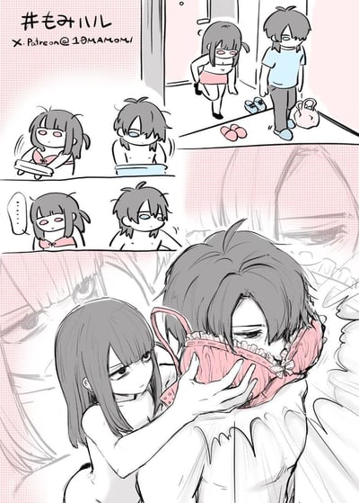 这是一组由作者10MAMOMI创作的原创短篇情侣漫画，采用四格加特写的形式呈现：
1. 第一格：情侣两人回到家，女生单脚脱鞋，男生站在一旁；
2. 第二格：两人各自拿着毛巾，准备洗漱，表情都很平淡；
3. 第三格：女生突然露出严肃的眼神，男生一脸疑惑；
4. 第四格及特写：女生将自己的粉色蕾丝胸罩罩在男生的头上，男生露出无奈的神情。
漫画展现了情侣间搞怪有趣的日常互动，没有谐音梗或双关含义。