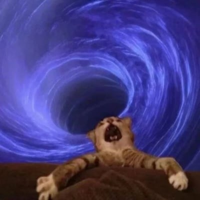 这是一张经过P图改编的静态图，画面主体是一只斑纹猫咪，它仰躺在类似沙发的深色平面上，四肢放松张开，嘴巴大张，露出牙齿和舌头，表情看起来极度震惊、仿佛灵魂出窍。猫咪身后被合成了一个蓝色的螺旋状时空隧道背景，隧道的动态旋转线条和猫咪夸张的神态结合，营造出一种猫咪仿佛正被吸入隧道、处于极度错愕或精神恍惚的状态，整体画面充满荒诞搞笑的氛围，非常适合用来表达人在受到巨大冲击、精神放空、懵圈或者仿佛进入另一个次元的情绪。