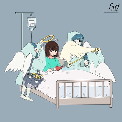 插画描绘了一个温馨的医院场景：一位穿着绿色病号服的女孩坐在病床上，左手打着点滴，右手拿着一本红色的书正在阅读。床边站着两位穿着浅蓝色连帽衣、长着白色翅膀的天使，一位天使正拿着金色光环准备为女孩戴上，另一位天使则用金色卷尺认真地为女孩测量。整个画面色调柔和，营造出温暖治愈的氛围。