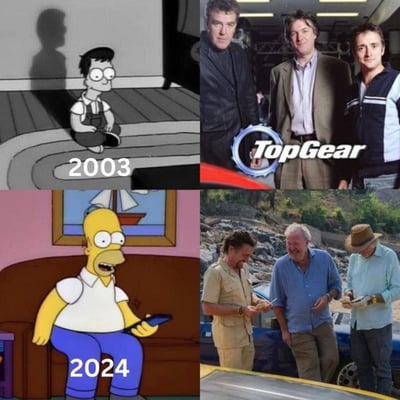 这是一张四格拼接的对比梗图，以2003年和2024年为时间节点呈现变化：
1. 2003年左上：《辛普森一家》的巴特·辛普森被修改为年轻主持人的形象，坐在地上，影子是成年男性的轮廓；右上是BBC汽车节目《Top Gear》巅峰时期的三人组（杰里米·克拉克森、理查德·哈蒙德、詹姆斯·梅）的官方剧照，三人意气风发，状态年轻。
2. 2024年左下：变成了霍默·辛普森坐在沙发上玩手机的动画形象，表情兴奋；右下是三人如今主持《The Grand Tour》的节目截图，头发花白，在户外显得随性放松，笑容满面。
这张图用辛普森角色的变化对应Top Gear三人组从年轻到年长的岁月变迁，调侃时光流逝带来的改变，充满怀旧感。